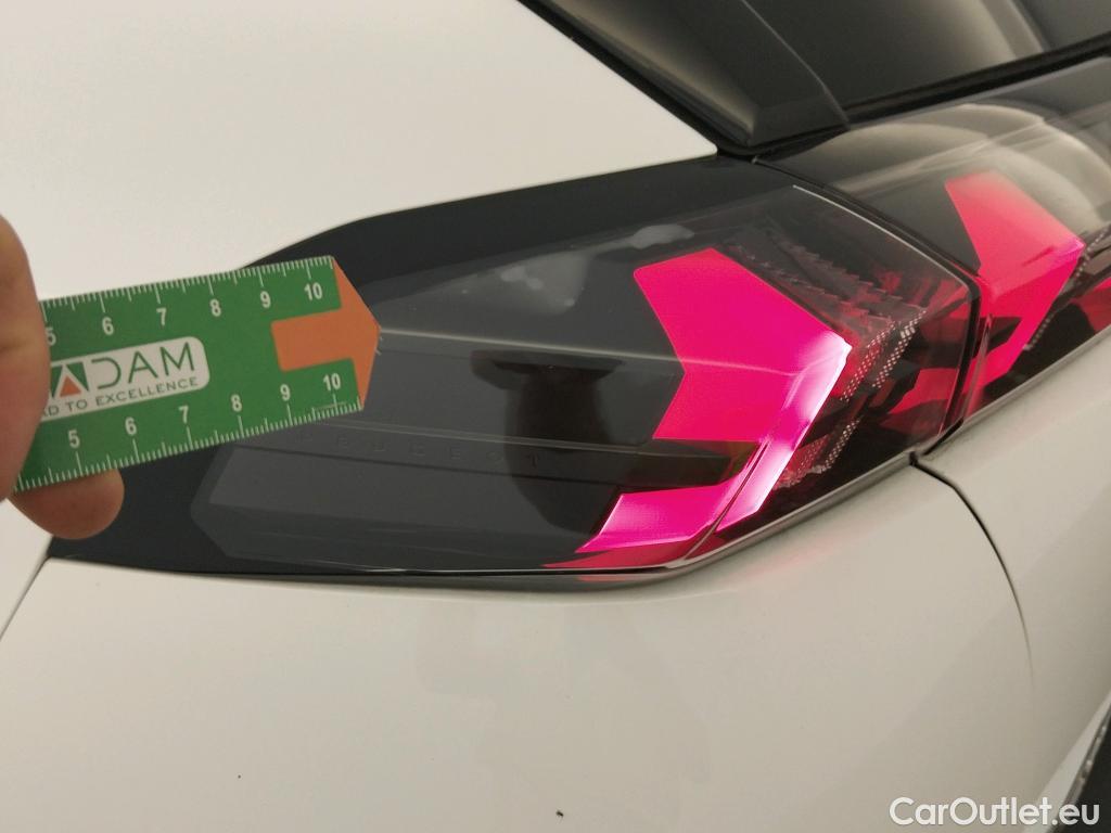  Peugeot  2008 PEUGEOT  / 2019 / 5P / todoterreno Allure BlueHDI 81kW (110CV) #4