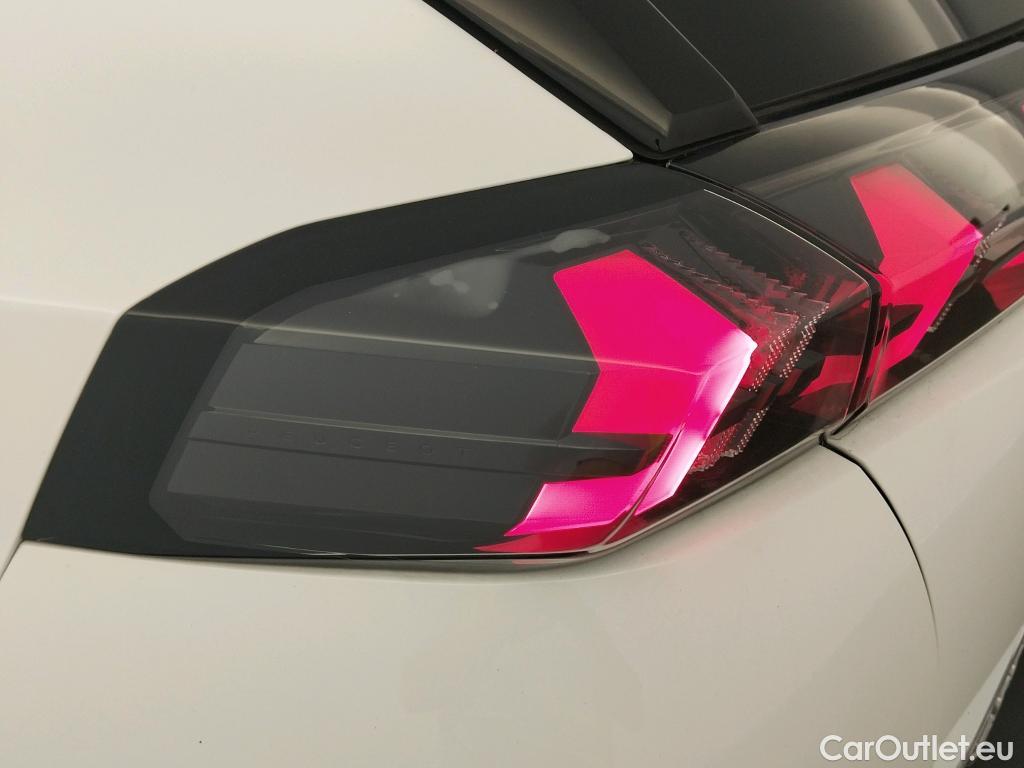  Peugeot  2008 PEUGEOT  / 2019 / 5P / todoterreno Allure BlueHDI 81kW (110CV) #3