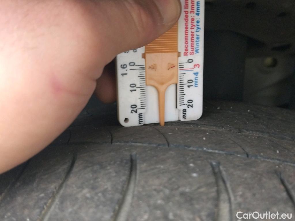  Peugeot  2008 PEUGEOT  / 2019 / 5P / todoterreno Allure BlueHDI 81kW (110CV) #6