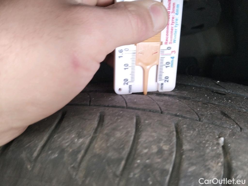  Peugeot  2008 PEUGEOT  / 2019 / 5P / todoterreno Allure BlueHDI 81kW (110CV) #8