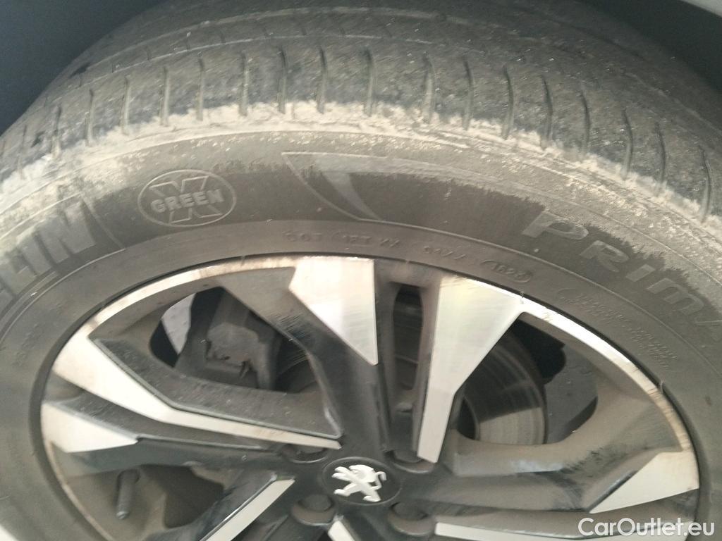  Peugeot  2008 PEUGEOT  / 2019 / 5P / todoterreno Allure BlueHDI 81kW (110CV) #5