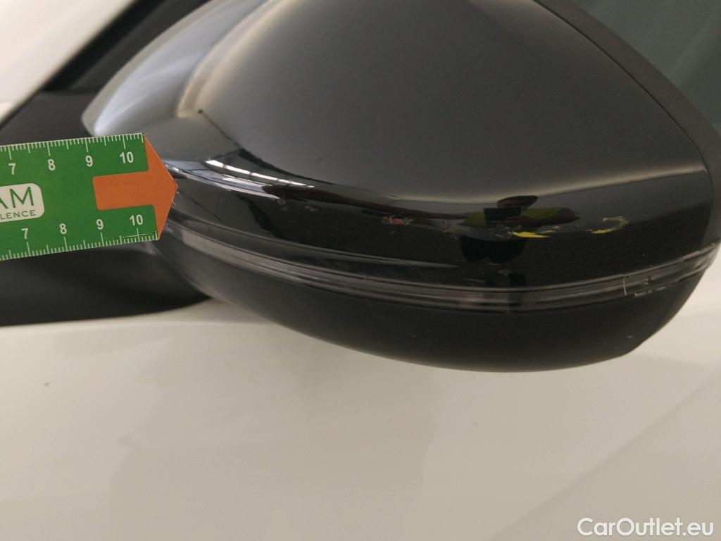  Peugeot  2008 PEUGEOT  / 2019 / 5P / todoterreno Allure BlueHDI 81kW (110CV) #21