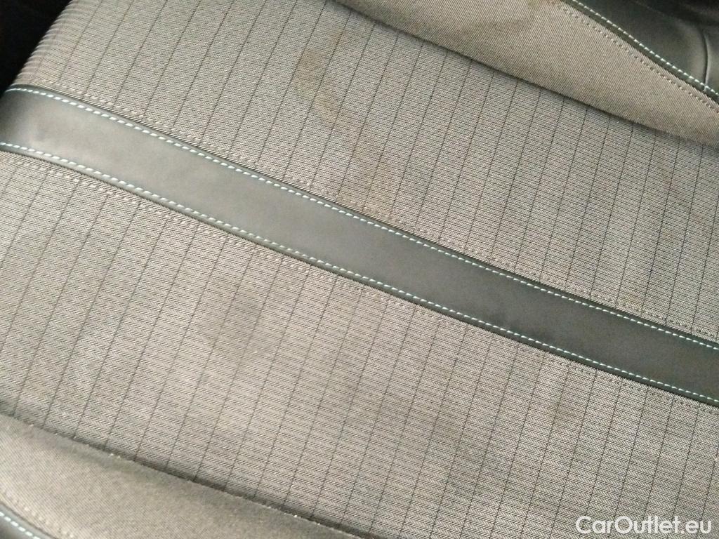  Peugeot  2008 PEUGEOT  / 2019 / 5P / todoterreno Allure BlueHDI 81kW (110CV) #13