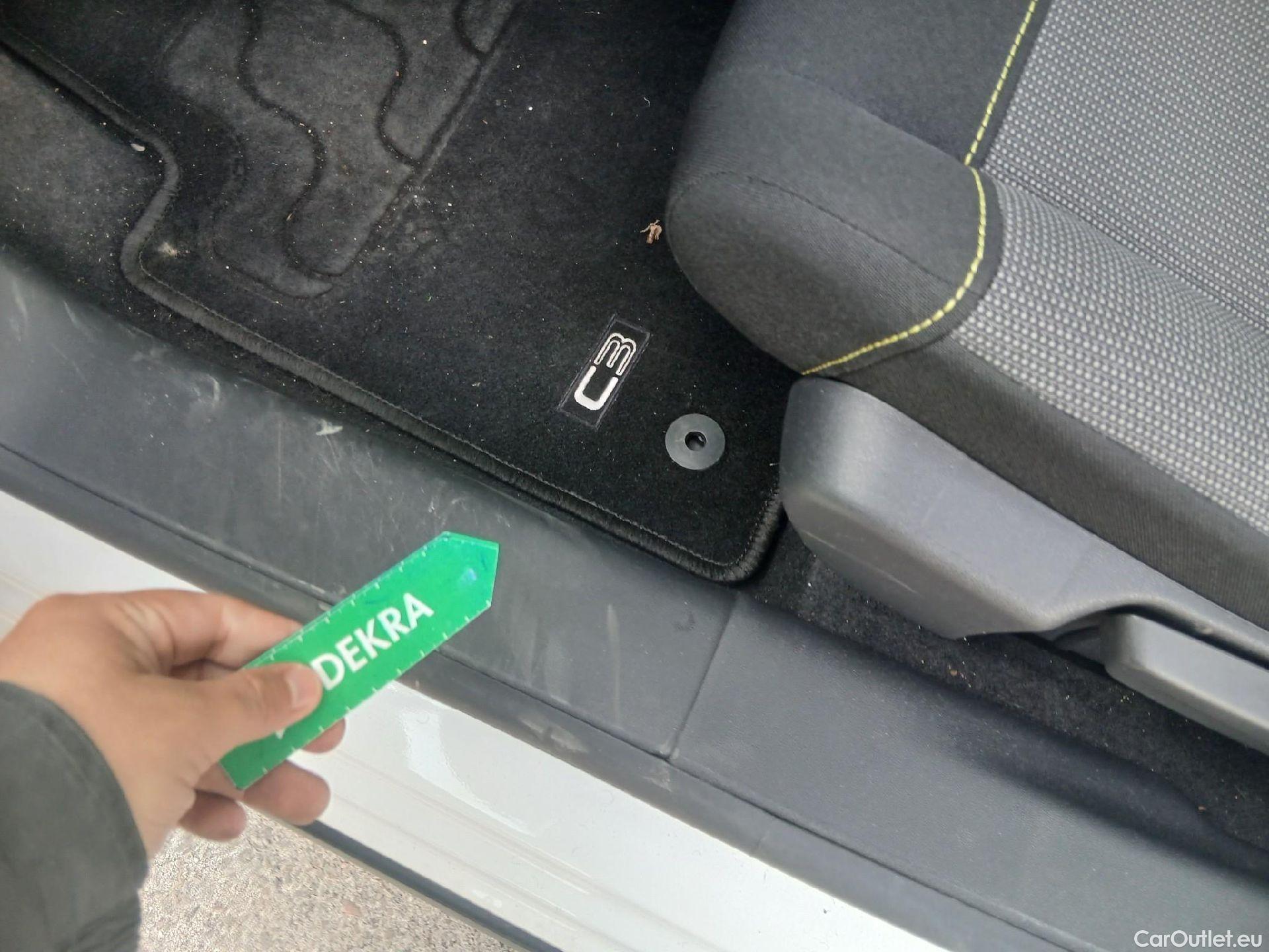  Citroen  C3 CITROEN  / 2016 / 5P / berlina con portón PureTech 60KW (82CV) SHINE #3