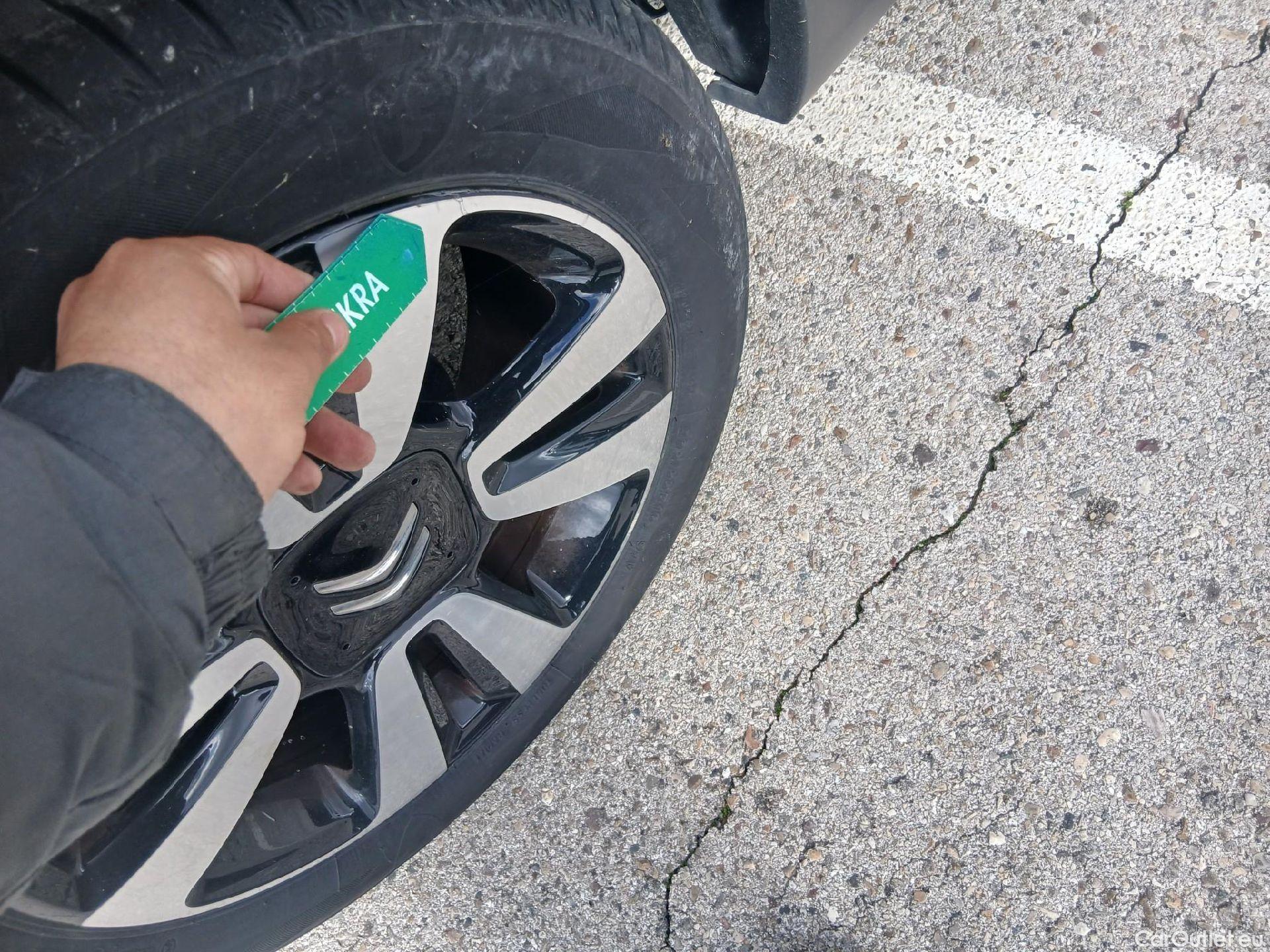  Citroen  C3 CITROEN  / 2016 / 5P / berlina con portón PureTech 60KW (82CV) SHINE #11