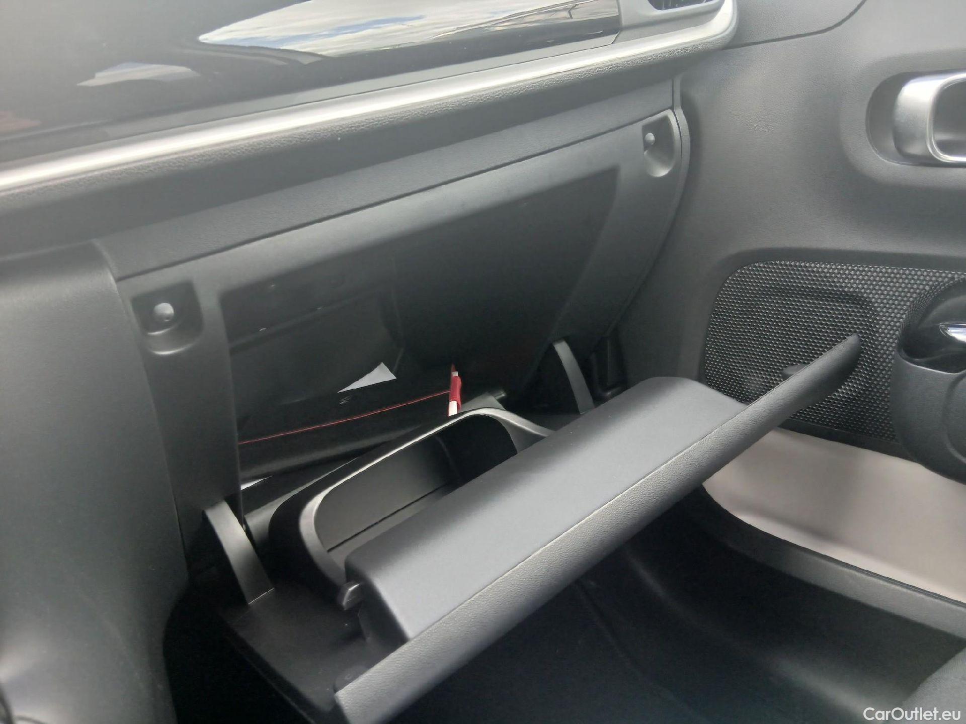  Citroen  C3 CITROEN  / 2016 / 5P / berlina con portón PureTech 60KW (82CV) SHINE #1