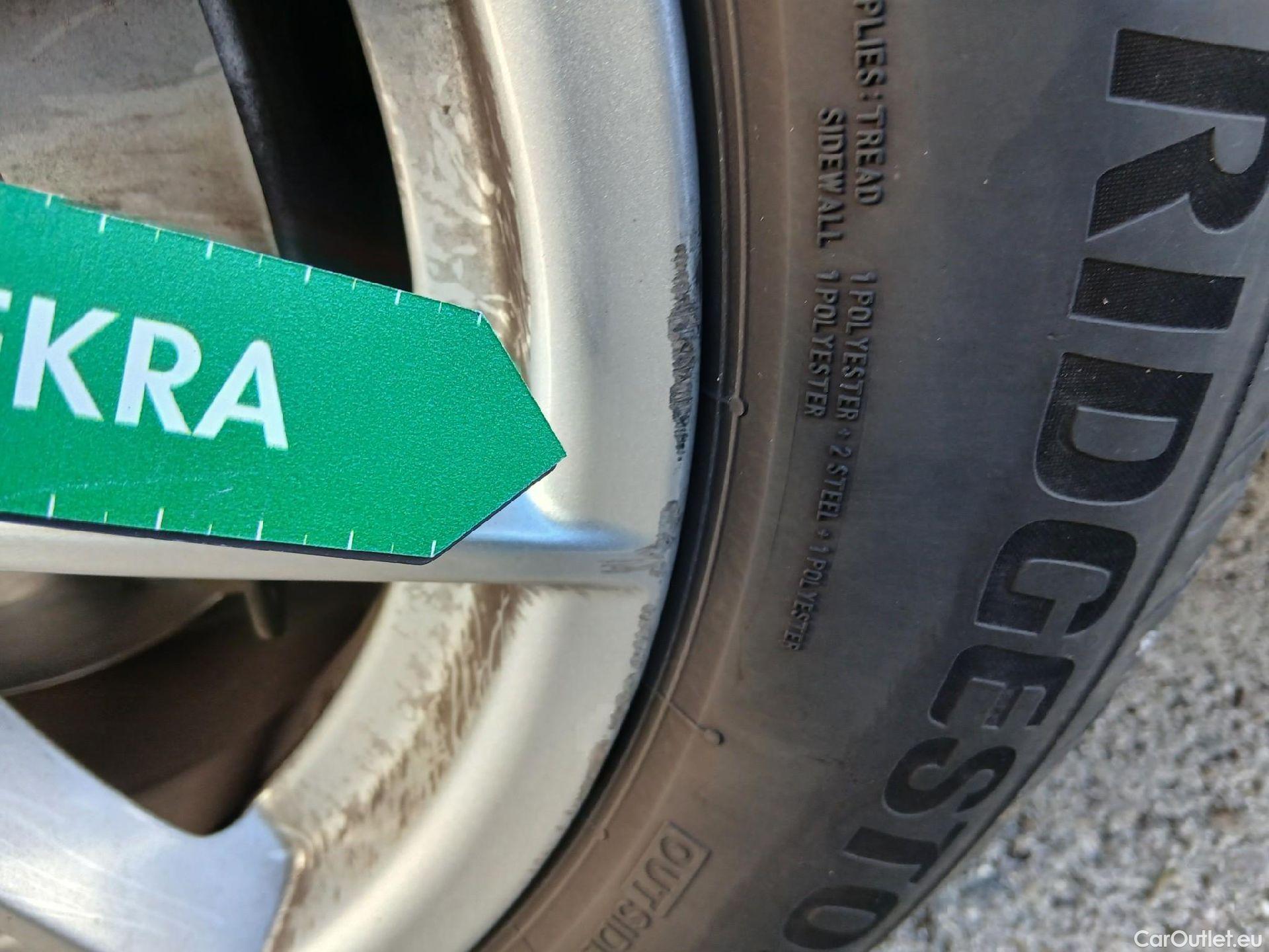  Bmw  Serie 5 BMW  / 2020 / 4P / sedán 520e #7