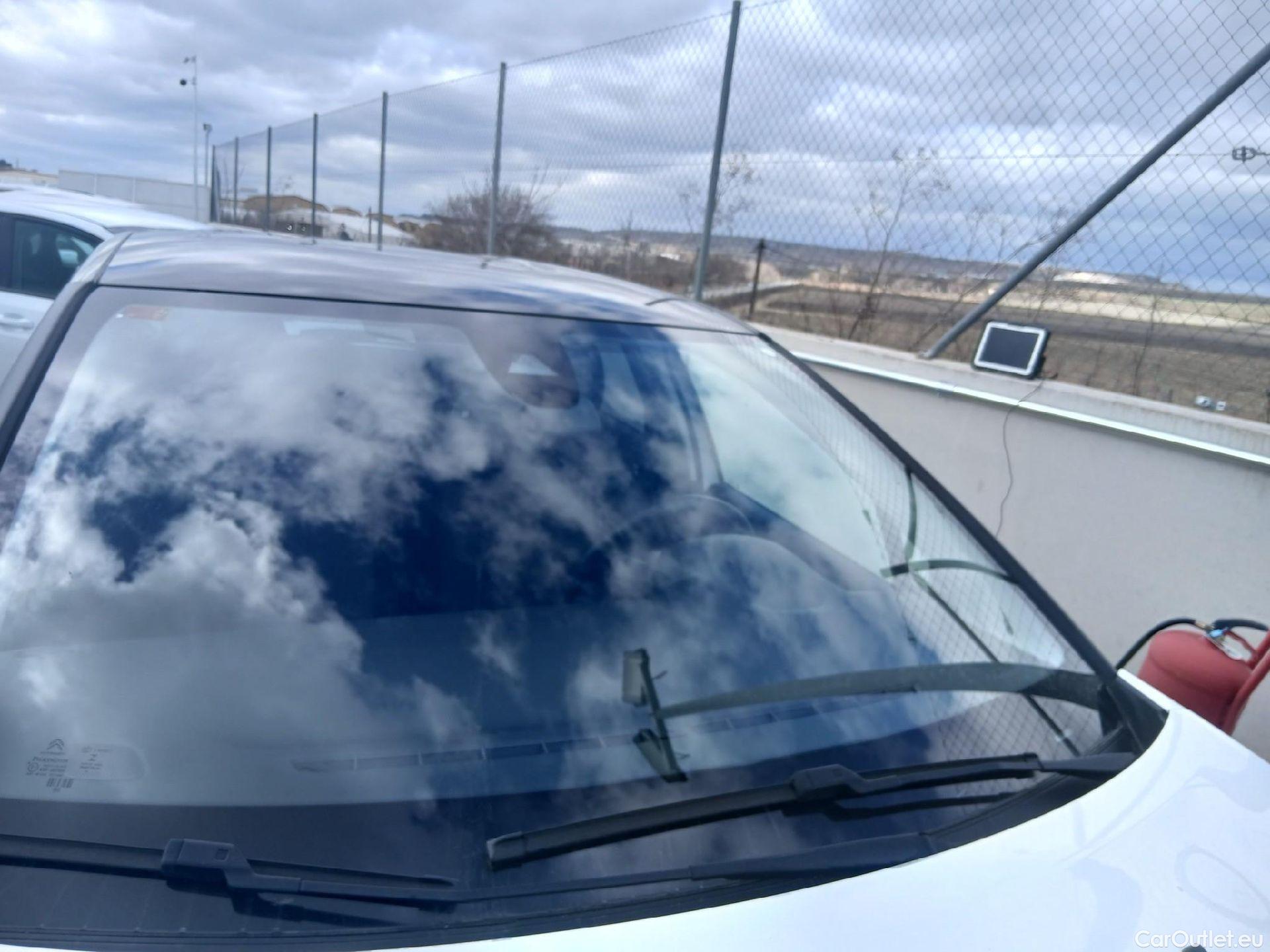  Citroen  C3 CITROEN  / 2016 / 5P / berlina con portón PureTech 60KW (82CV) SHINE #8