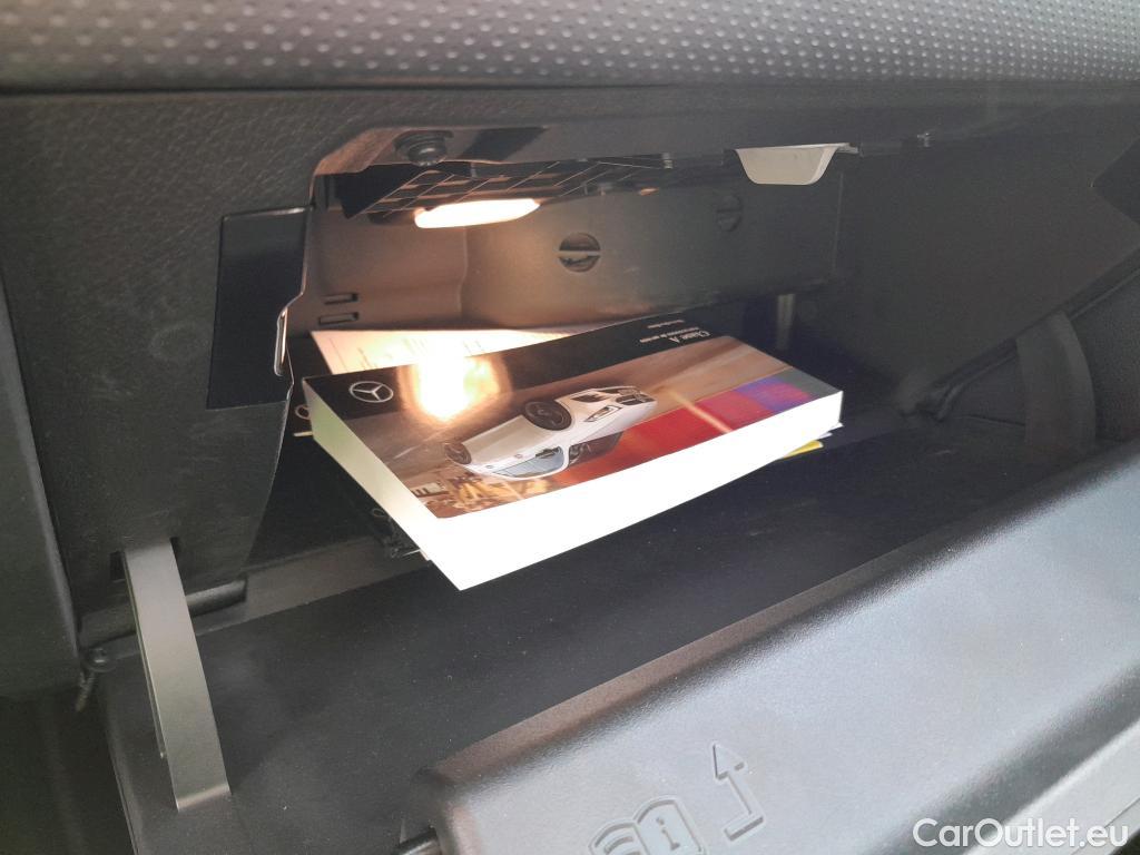  Mercedes  A-Klasse MERCEDES-BENZ Clase A / 2018 / 5P / berlina con portón A 250 e #19