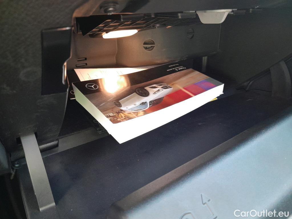  Mercedes  A-Klasse MERCEDES-BENZ Clase A / 2018 / 5P / berlina con portón A 250 e #20