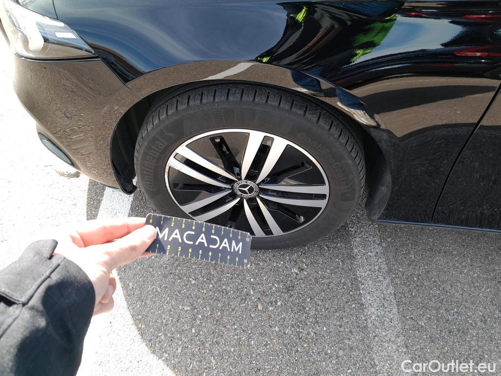  Mercedes  A-Klasse MERCEDES-BENZ Clase A / 2018 / 5P / berlina con portón A 250 e #3