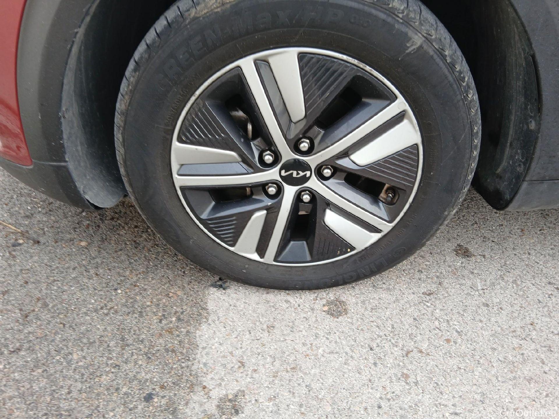  KIA  Niro KIA  / 2019 / 5P / crossover 1.6 GDi HEV 104kW (141CV) Drive #9