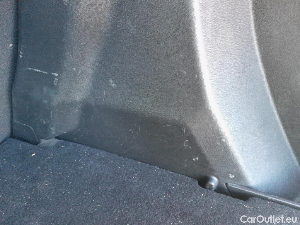  Peugeot  2008 PEUGEOT  / 2019 / 5P / todoterreno Allure BlueHDI 81kW (110CV) #17