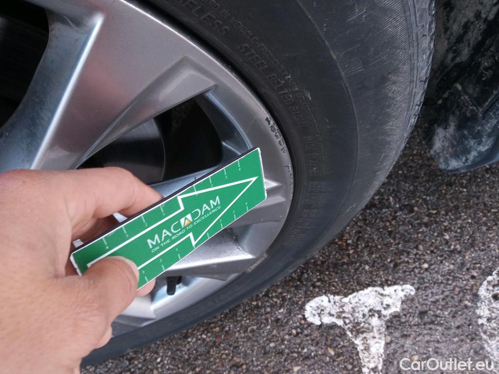  Toyota  RAV4 TOYOTA  / 2015 / 5P / todoterreno 2.5l hybrid 4WD Advance #14