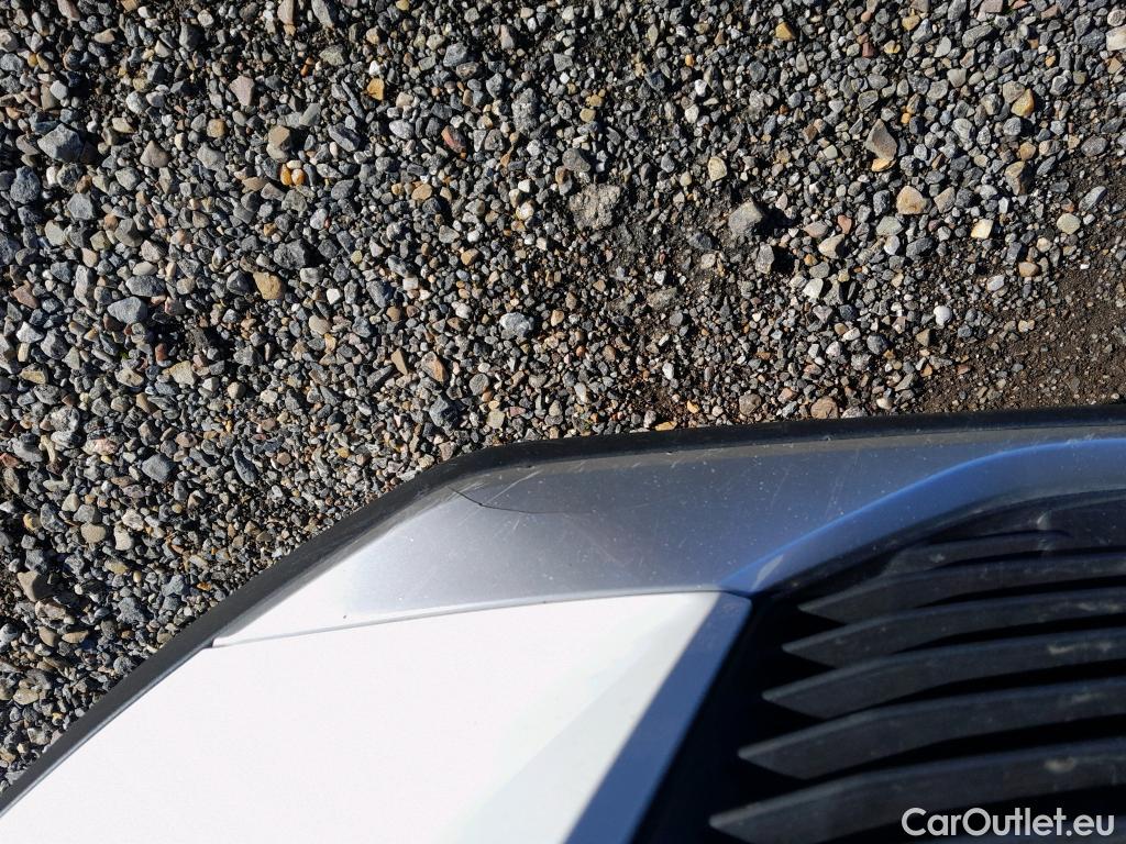  Peugeot  2008 PEUGEOT  / 2019 / 5P / todoterreno Allure BlueHDI 81kW (110CV) #9