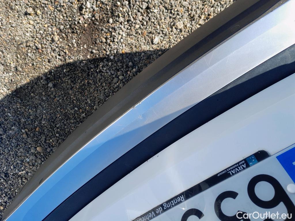  Peugeot  2008 PEUGEOT  / 2019 / 5P / todoterreno Allure BlueHDI 81kW (110CV) #11