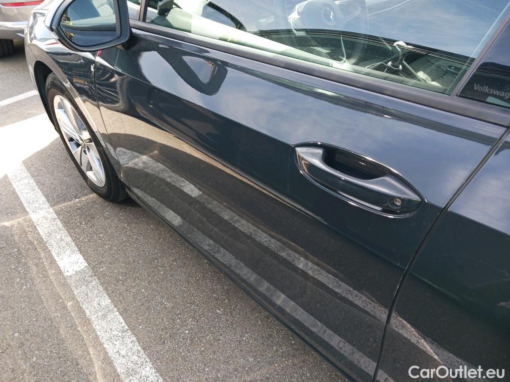  Volkswagen  Golf  VOLKSWAGEN / 2020 / 5P / familiar Life 2.0 TDI 85kW (115CV) Variant #3