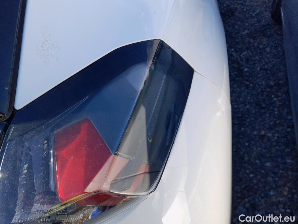  Peugeot  2008 PEUGEOT  / 2019 / 5P / todoterreno Allure BlueHDI 81kW (110CV) #1