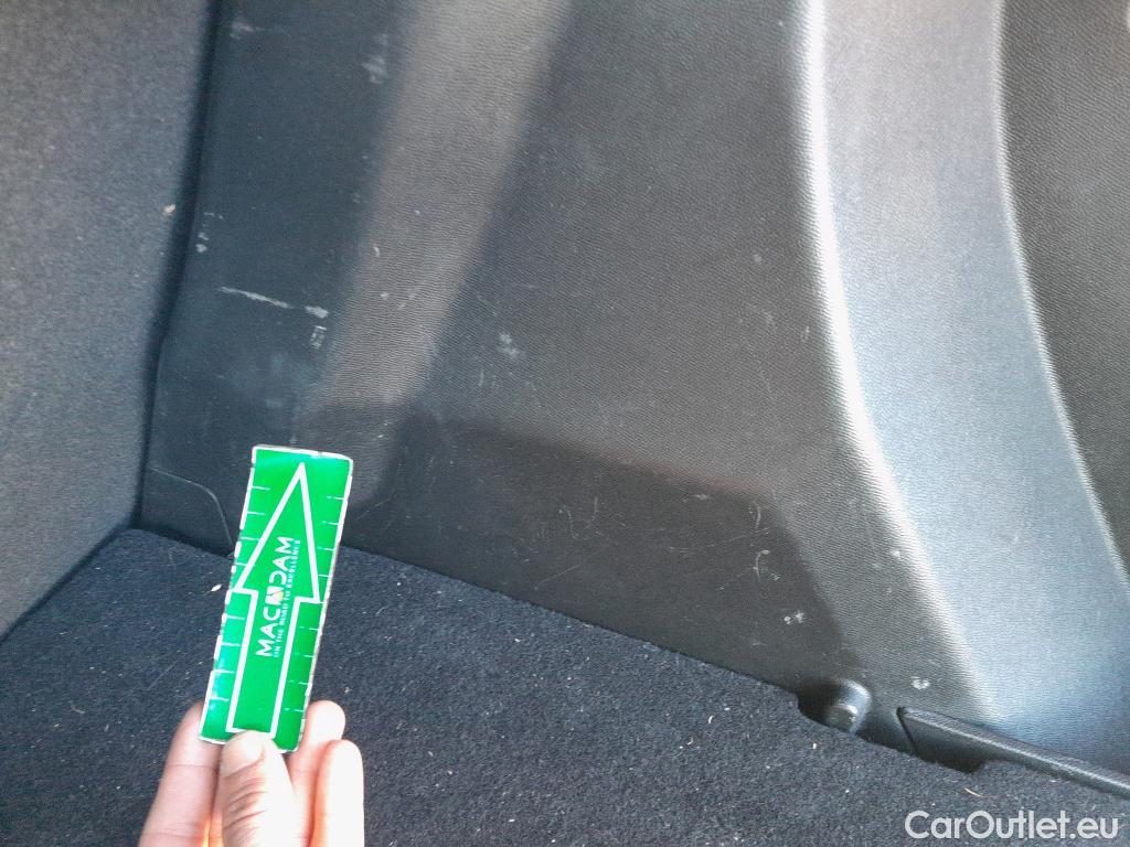  Peugeot  2008 PEUGEOT  / 2019 / 5P / todoterreno Allure BlueHDI 81kW (110CV) #16