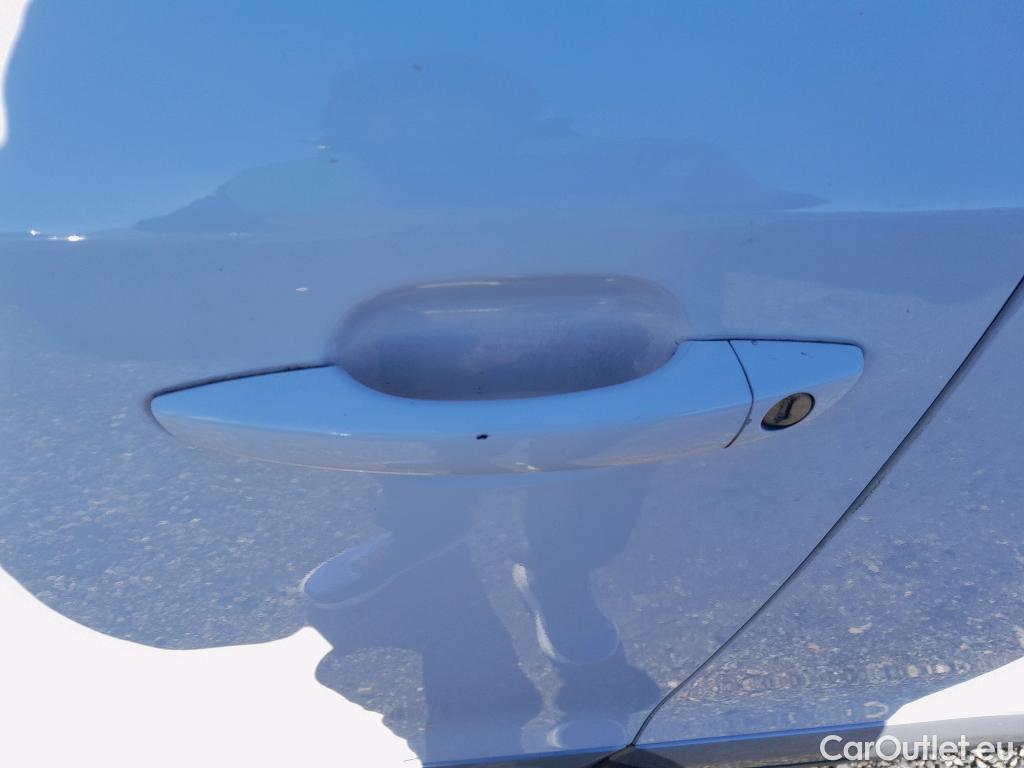  Peugeot  2008 PEUGEOT  / 2019 / 5P / todoterreno Allure BlueHDI 81kW (110CV) #22