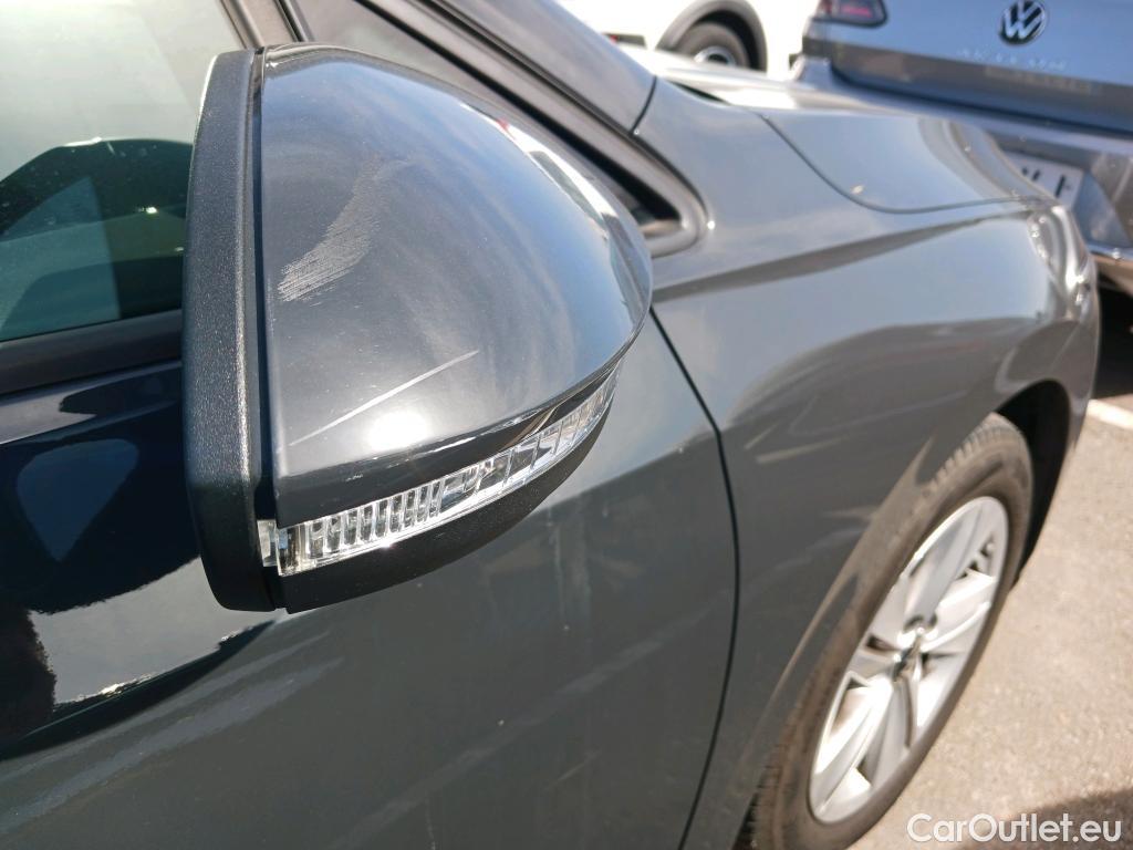  Volkswagen  Golf  VOLKSWAGEN / 2020 / 5P / familiar Life 2.0 TDI 85kW (115CV) Variant #27