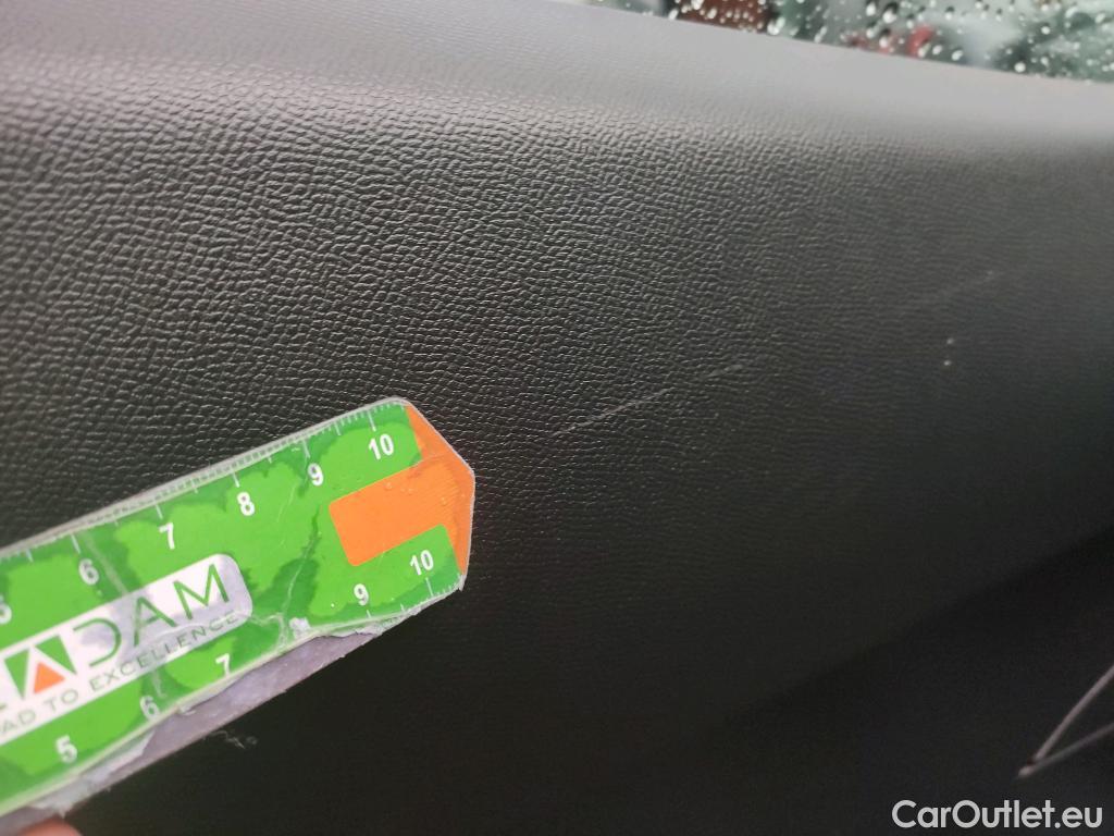  Peugeot  2008 PEUGEOT  / 2019 / 5P / todoterreno Allure Puretech 130 S&S EAT8 #8