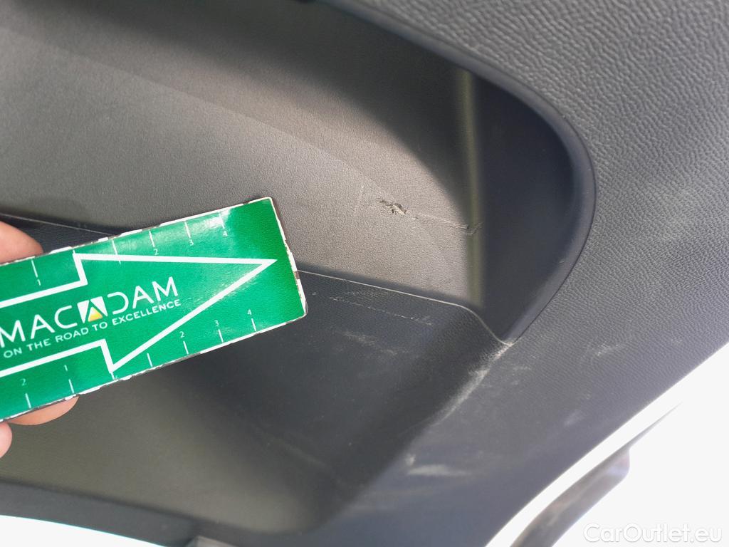  Peugeot  2008 PEUGEOT  / 2019 / 5P / todoterreno Allure BlueHDI 81kW (110CV) #15