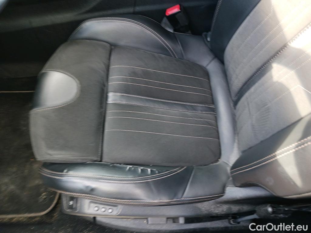  Peugeot  5008 PEUGEOT  / 2020 / 5P / todoterreno 1.6 PureTech 132KW S&S GT Pack EAT8 #14