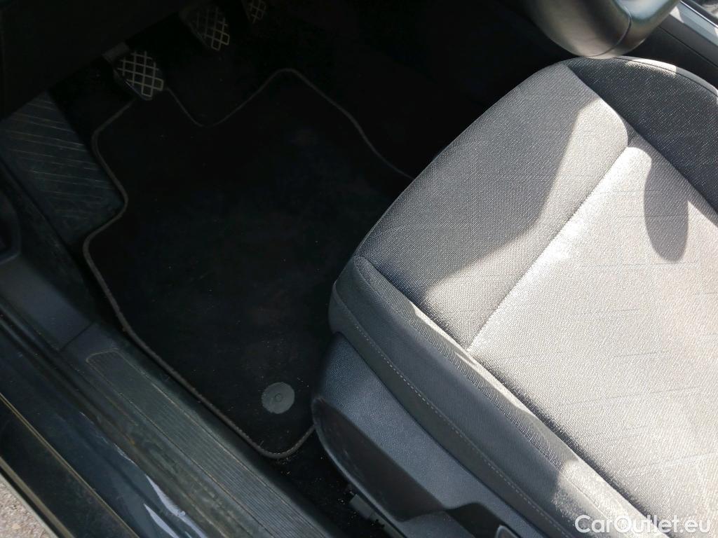  Volkswagen  Golf  VOLKSWAGEN / 2020 / 5P / familiar Life 2.0 TDI 85kW (115CV) Variant #31