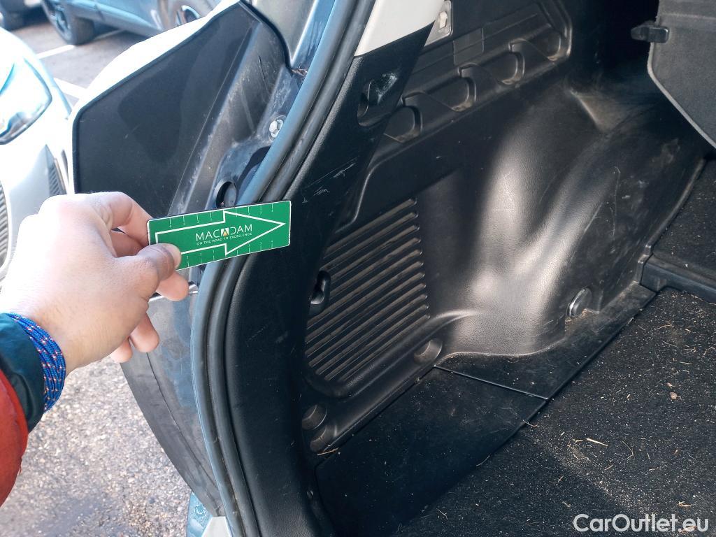  Toyota  RAV4 TOYOTA  / 2015 / 5P / todoterreno 2.5l hybrid 4WD Advance #29