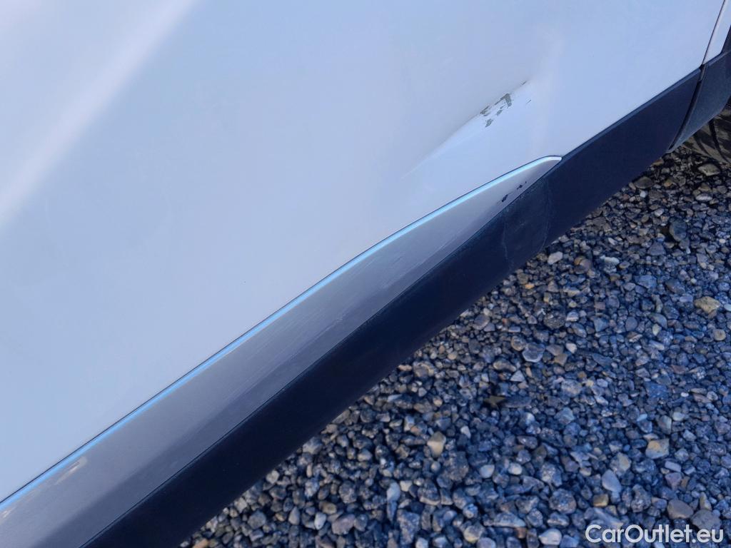  Peugeot  2008 PEUGEOT  / 2019 / 5P / todoterreno Allure BlueHDI 81kW (110CV) #20