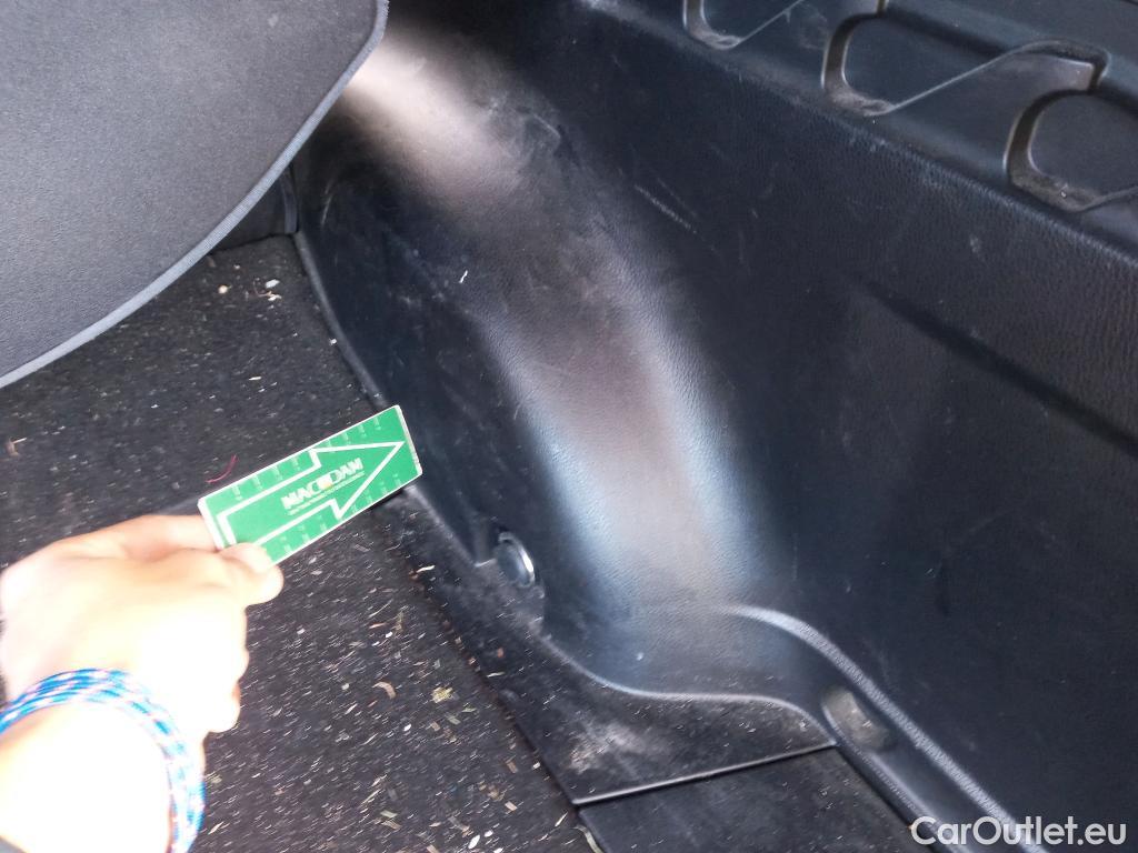  Toyota  RAV4 TOYOTA  / 2015 / 5P / todoterreno 2.5l hybrid 4WD Advance #27