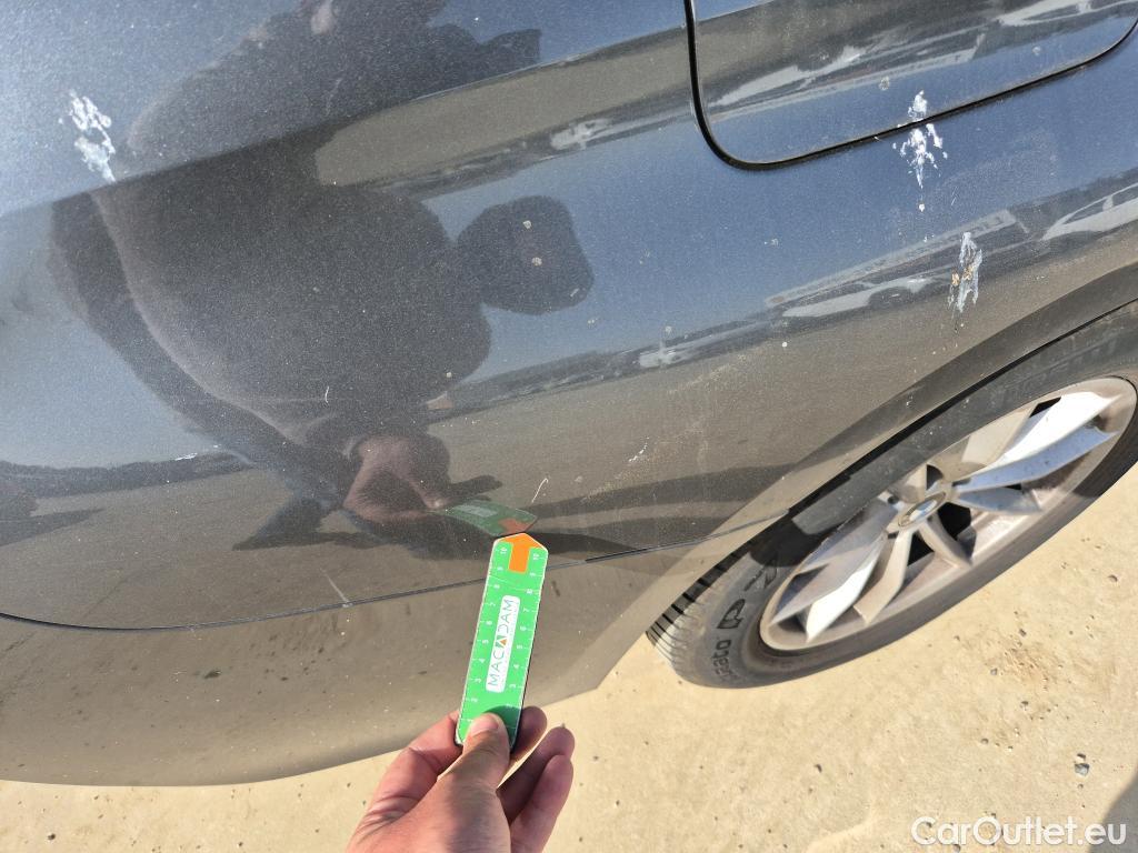  Bmw  Serie 3 BMW  / 2018 / 4P / sedán 318d Auto. #24