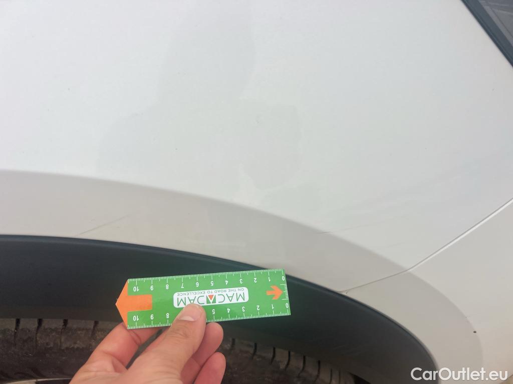  Peugeot  2008 PEUGEOT  / 2019 / 5P / todoterreno Allure BlueHDI 81kW (110CV) #17