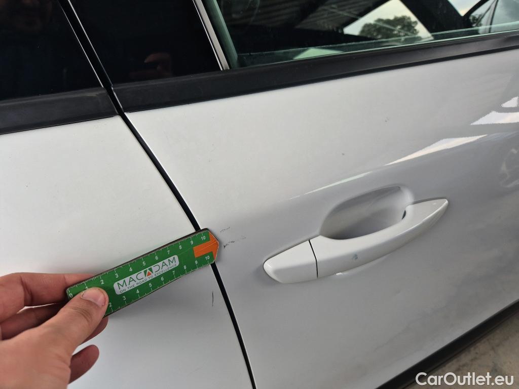  Peugeot  2008 PEUGEOT  / 2019 / 5P / todoterreno Active Pack BlueHDI 81kW (110CV) #30