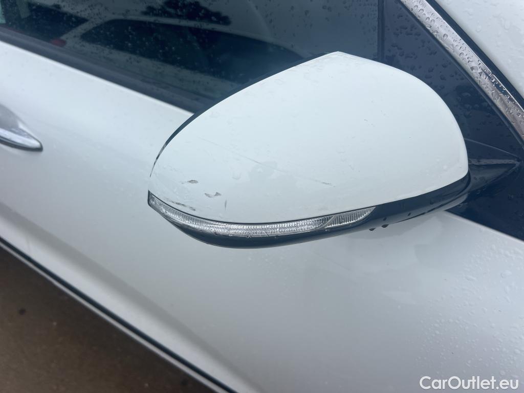  KIA  Niro KIA  / 2019 / 5P / crossover 1.6 GDi HEV 104kW (141CV) Drive #33