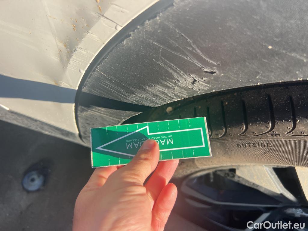  Peugeot  2008 PEUGEOT  / 2019 / 5P / todoterreno Allure Pack BlueHDI 81kW (110CV) (AC) #16