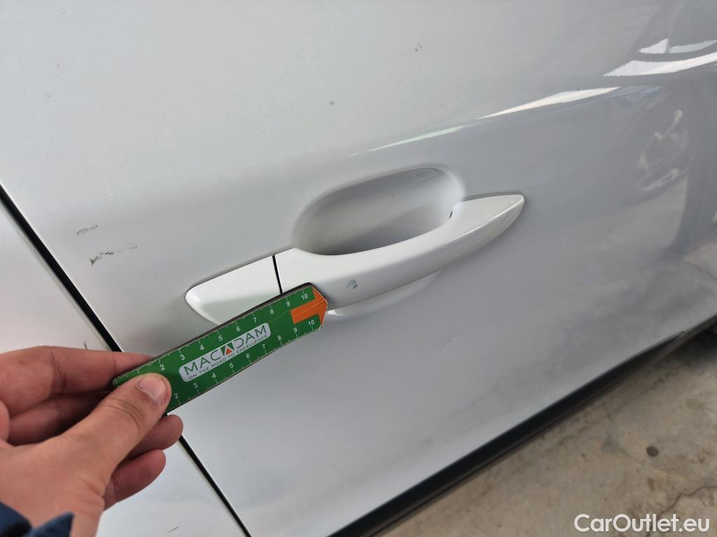  Peugeot  2008 PEUGEOT  / 2019 / 5P / todoterreno Active Pack BlueHDI 81kW (110CV) #18