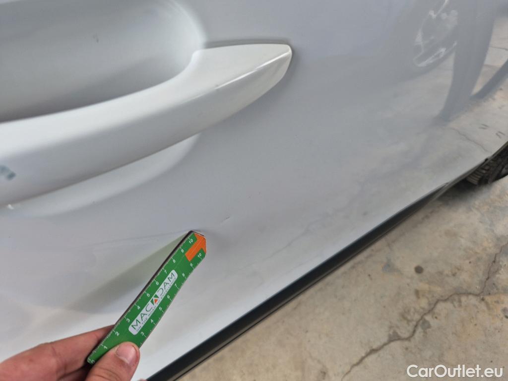  Peugeot  2008 PEUGEOT  / 2019 / 5P / todoterreno Active Pack BlueHDI 81kW (110CV) #31