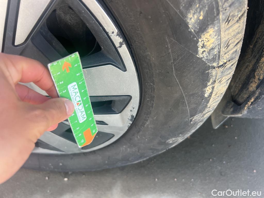  Peugeot  2008 PEUGEOT  / 2019 / 5P / todoterreno Active BlueHDI 81kW (110CV) #17