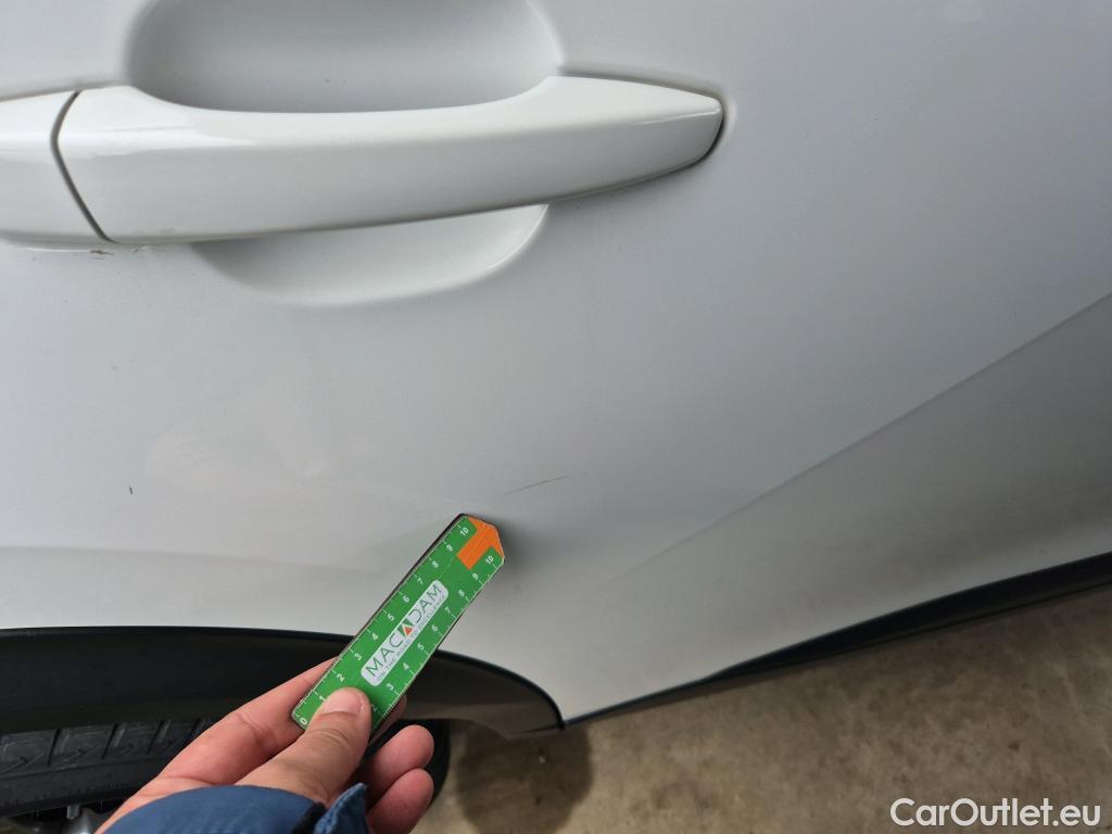  Peugeot  2008 PEUGEOT  / 2019 / 5P / todoterreno Active Pack BlueHDI 81kW (110CV) #33