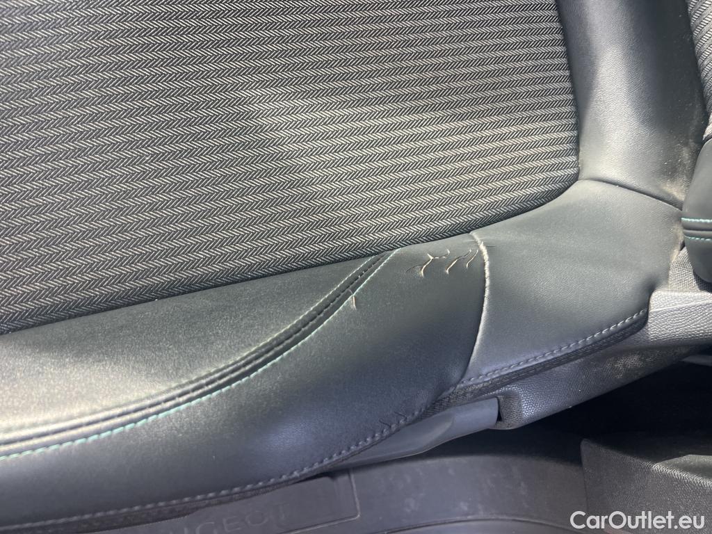  Peugeot  5008 PEUGEOT  / 2020 / 5P / todoterreno 1.5 BlueHDi 96kW S&S Allure Pack EAT8 #13