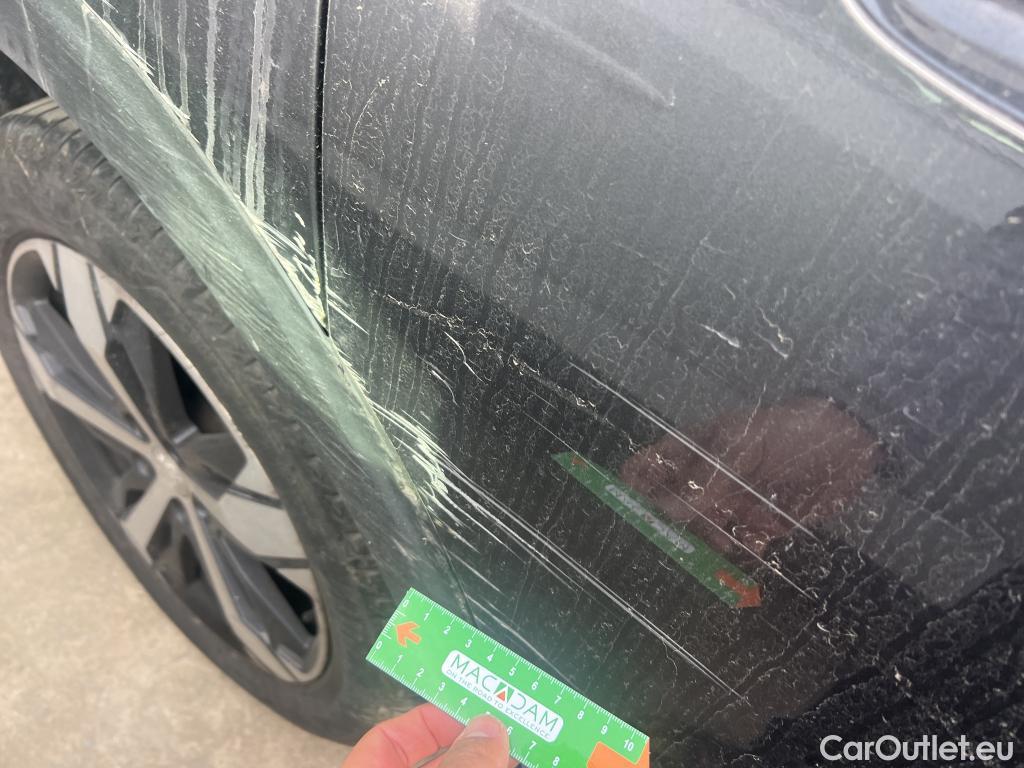  Peugeot  5008 PEUGEOT  / 2020 / 5P / todoterreno 1.5 BlueHDi 96kW S&S Allure Pack EAT8 #4