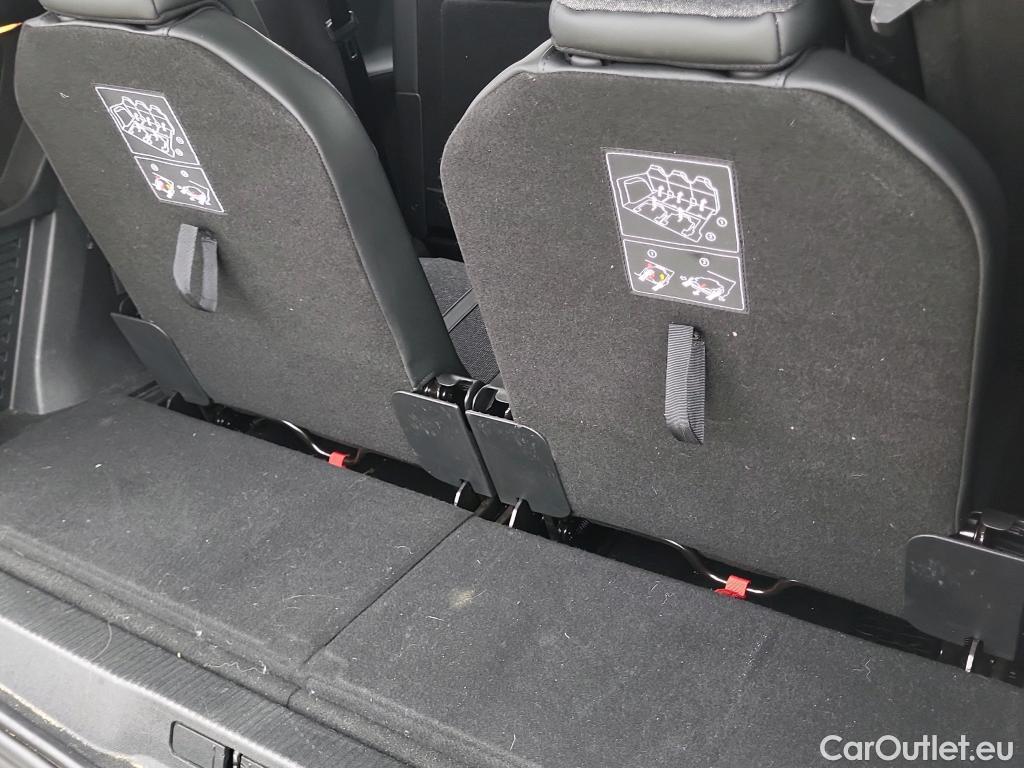  Peugeot  5008 PEUGEOT  / 2017 / 5P / todoterreno Allure BlueHDi 96kW (130CV) S&S EAT8 (CX) #42