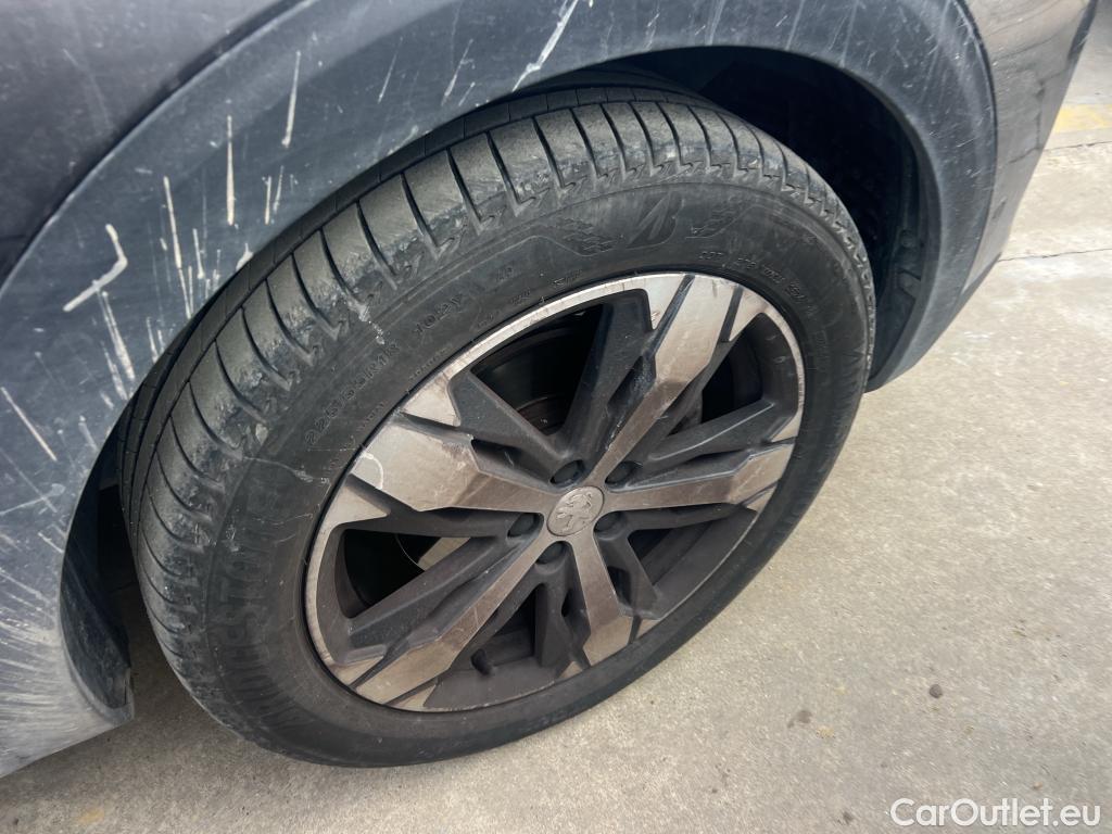  Peugeot  5008 PEUGEOT  / 2020 / 5P / todoterreno 1.5 BlueHDi 96kW S&S Allure Pack EAT8 #5