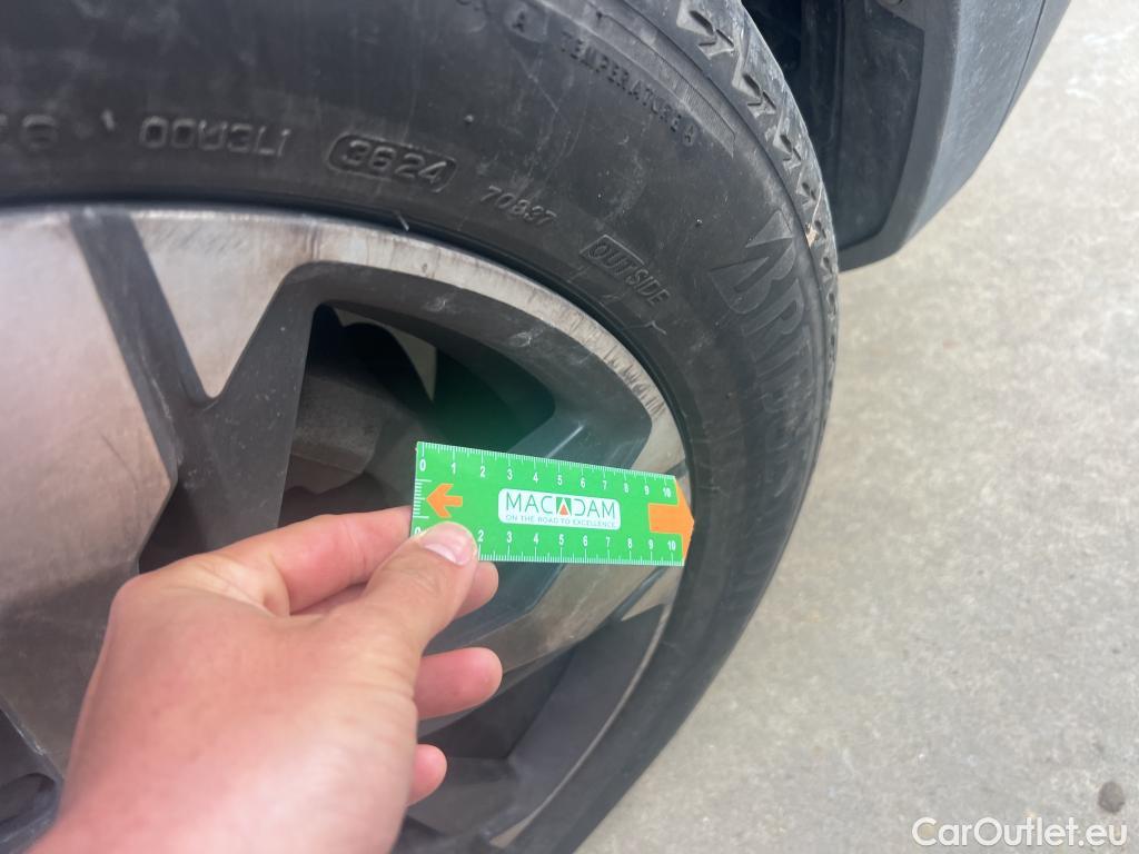  Peugeot  5008 PEUGEOT  / 2020 / 5P / todoterreno 1.5 BlueHDi 96kW S&S Allure Pack EAT8 #6