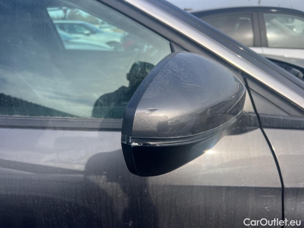  Peugeot  5008 PEUGEOT  / 2020 / 5P / todoterreno 1.5 BlueHDi 96kW S&S Allure Pack EAT8 #29