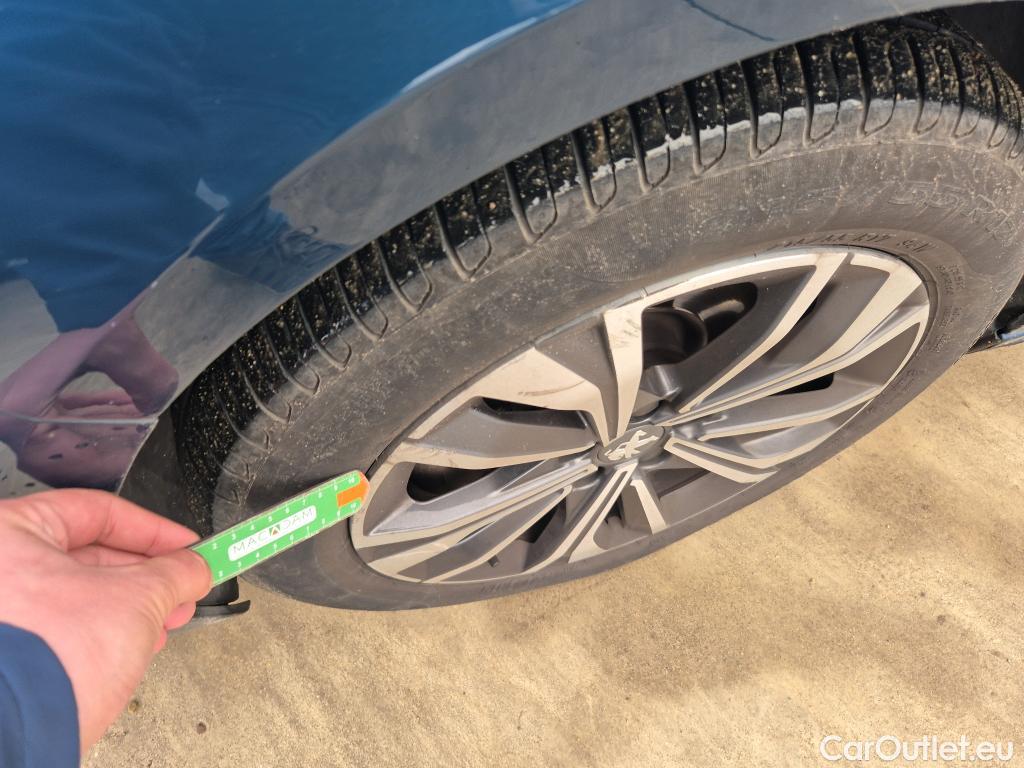  Peugeot  508 PEUGEOT  / 2018 / 5P / berlina con portón 5P Allure BlueHDi 120kW (160) S&S EAT8 #5