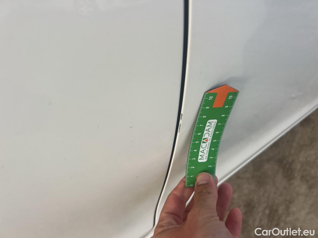  Peugeot  308 PEUGEOT  / 2017 / 5P / berlina con portón 5P Active Pack BlueHDi 100 S&S #15