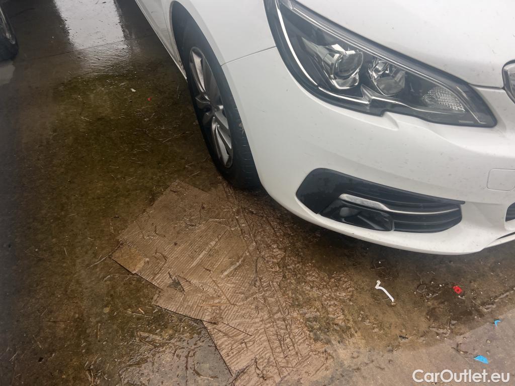  Peugeot  308 PEUGEOT  / 2017 / 5P / berlina con portón 5P Active Pack BlueHDi 100 S&S #3